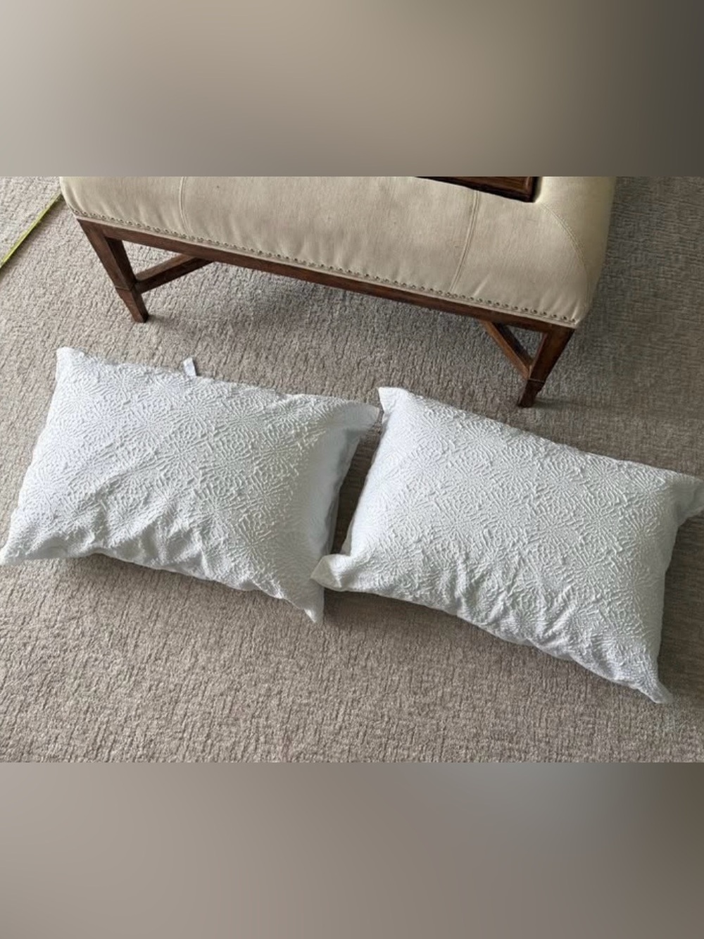 2 WHITE GEOMETRIC FLORAL PATTERN DECORATIVE THROW PILLOWS